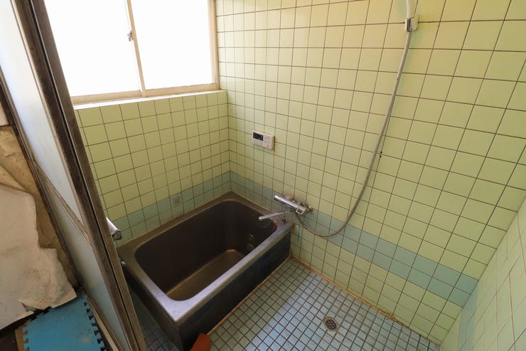 【浴室】
南日本ハウスにて無料でリフォーム見積もり致します。ワンストップサービスで物件の購入からリフォーム工事まで弊社にお任せ下さい。