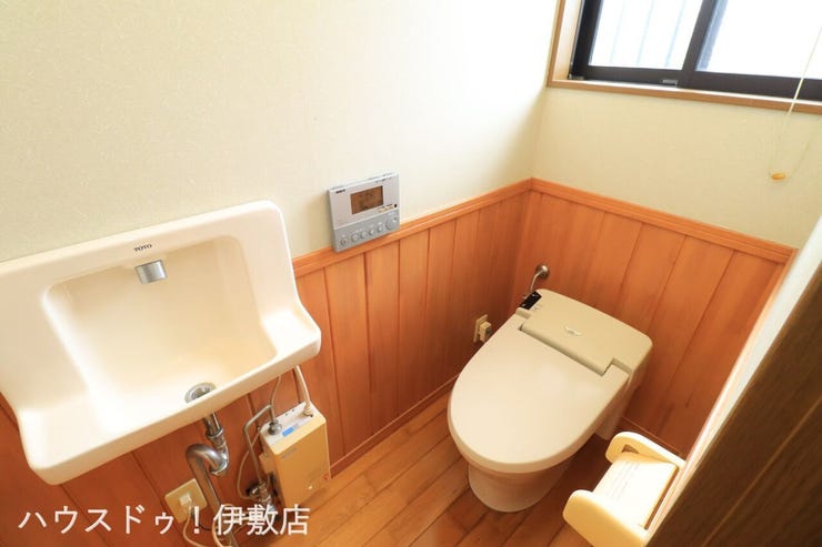 犬迫町 中古戸建 【2Fトイレ】
オシャレなトイレ♪タンクレストイレでとても広々感じられます