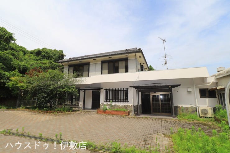 犬迫町 中古戸建 【外観写真】
・敷地465坪あり広々！駐車場10台以上可能
・ゆったりとした建物115坪！
・家族が多い世帯にもうれしい6LDK