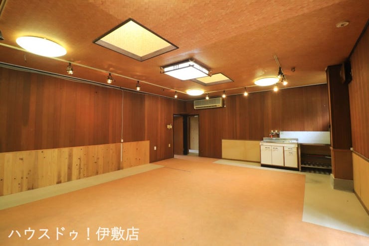犬迫町 中古戸建 【展示場】
広々とした展示場付。照明や自動ドアがついてます。
