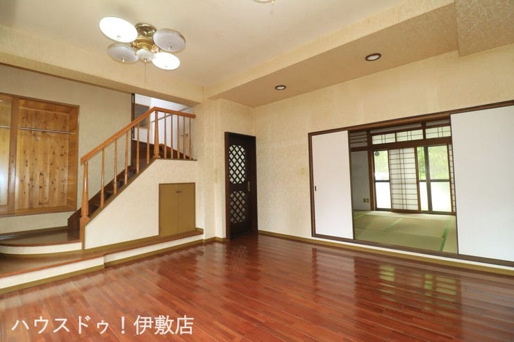 犬迫町 中古戸建 【リビング】
弊社にて無料でリフォーム見積もり致します。ワンストップサービスで物件の購入からリフォーム工事まで弊社にお任せ下さい。