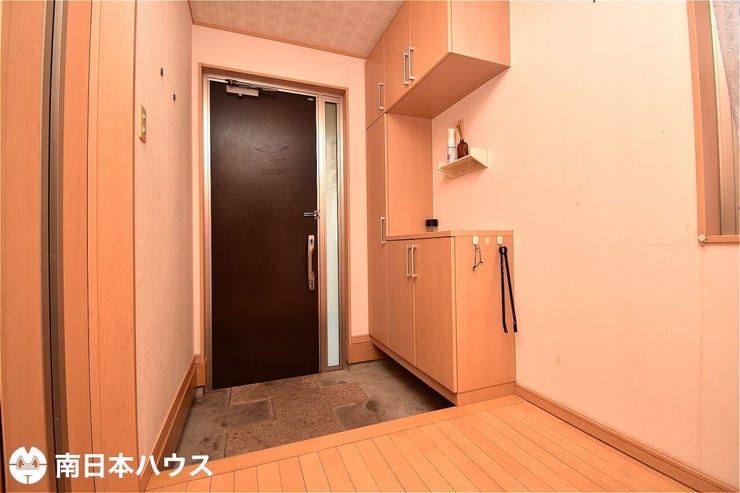 【玄関】大容量の玄関収納付きです!