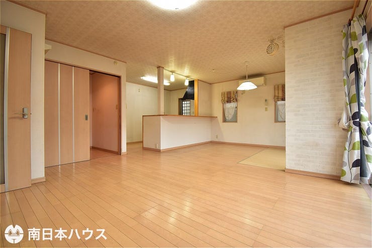 【リビング】約21帖の広々リビングです!室内リフォームのお見積りも弊社までお気軽にどうぞ♪