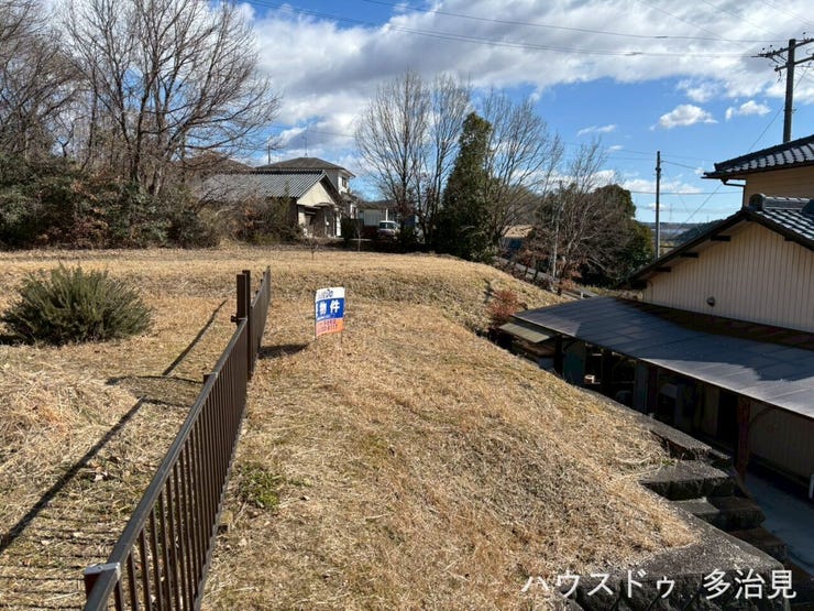 敷地内西側から撮影