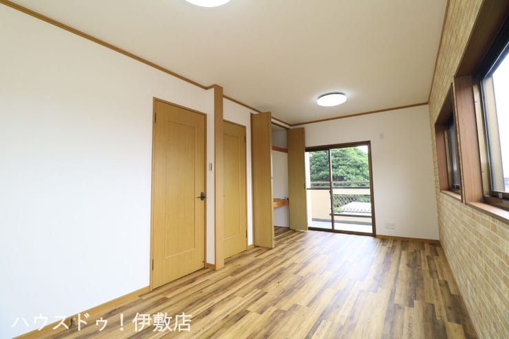 【洋室9帖】
扉が2ヶ所ついており、将来的に仕切ることも可能です