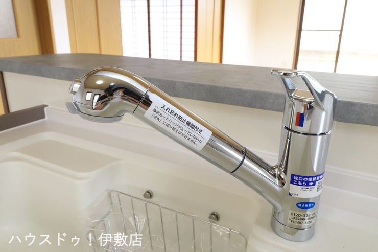 【浄水器一体型水栓】
安全で安心したお水がでてくるので、小さなお子様がいるご家庭にも安心でおいしい水がいただけます。