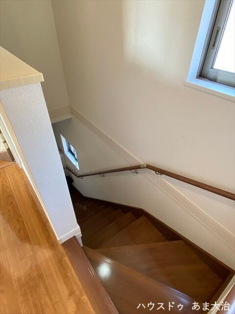 階段部にも窓の設置があり明るい室内を保てそう◎