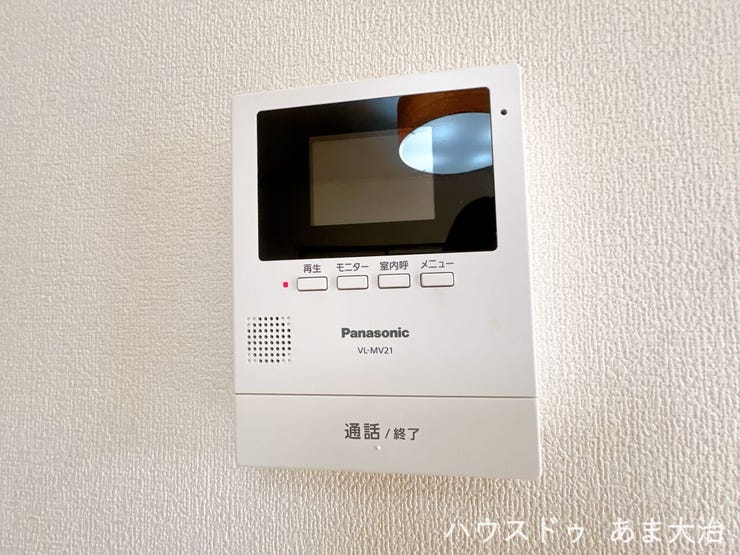 カラーモニター付きインターホンで防犯面も安心ですね。