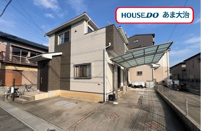 【外観】
市・名鉄バス「西条」停 徒歩約5分。
大治町西條尼ケ須賀エリアに中古一戸建ての登場です。
新居時にフロアコーテイング済なのでこれからも永く綺麗にご利用いただけます。カーポート付きで愛車の保有も安心