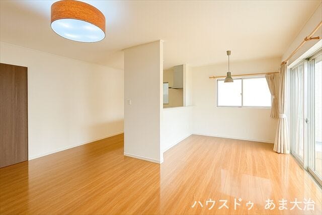 ダイニングスペースとリビングスぺースをしっかりと分けてご利用いただけるので生活にメリハリをつける事ができそう。(照明器具は契約対象外)※居住中につき室内をCGにて家具消しをしたものです。