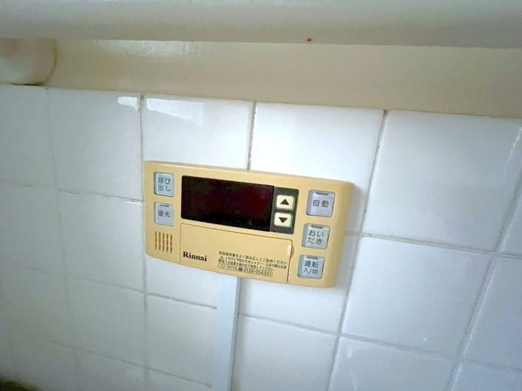 【オートバス】 誰でも簡単にボタンひとつでお湯張りや追い焚きをすることができます。お風呂の予約もできるのは嬉しいですね。お湯の温度、お湯張りの量もお好みで設定できるので半身浴も簡単にできちゃいます!