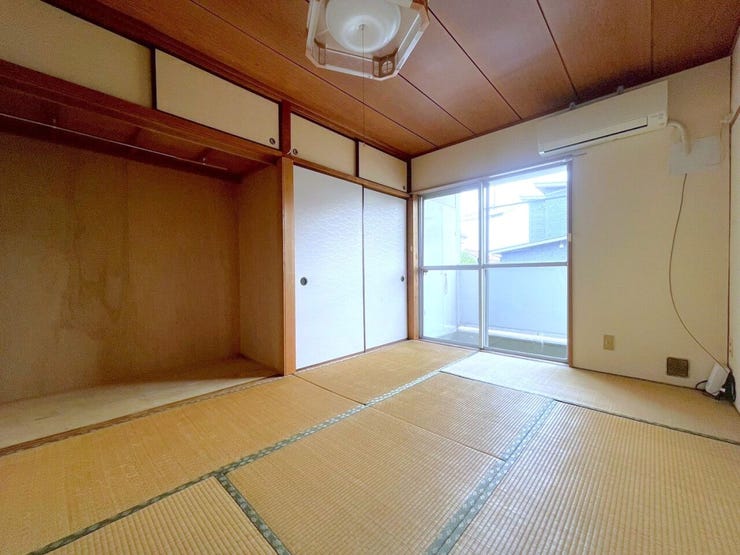 【和室】続き間の和室は、開放的にも独立した空間としても利用できる柔軟な間取りです。落ち着いた和の趣を感じながら、ゆったりとした時間を過ごせます。