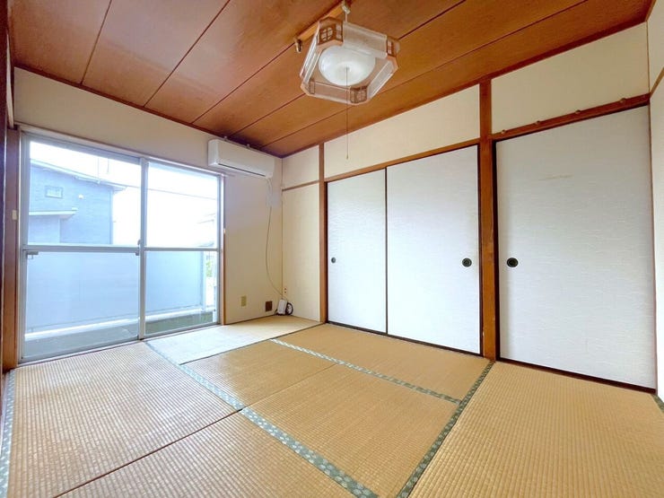 【和室】6畳和室を2部屋備えたゆとりある間取りは、客間や寝室など多彩な使い方が可能です。収納も確保されており、暮らしの変化にも柔軟に対応できます。
