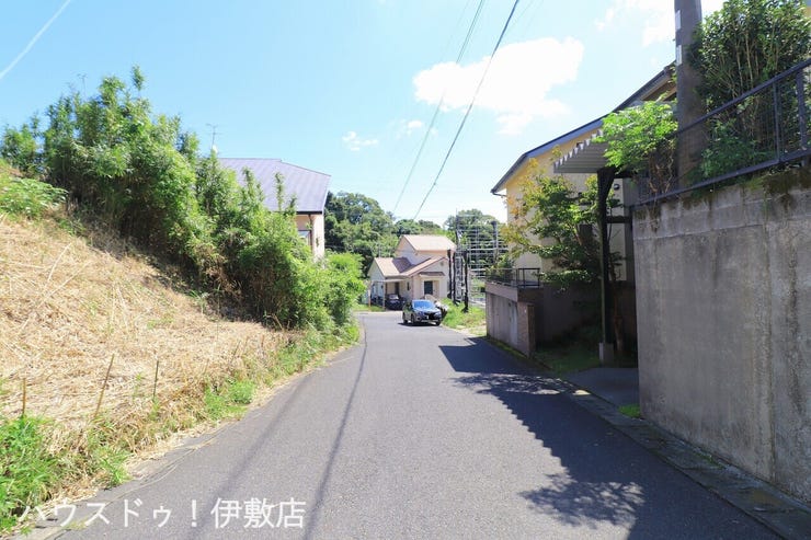 【前面道路】
南側前面道路、東方面
行き止まり通りで交通量少な目です!