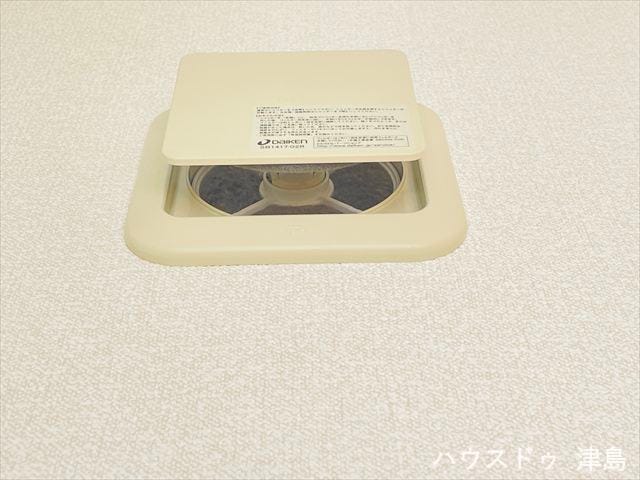 24時間換気システム。空気が籠りがちな室内に屋外から空気を入れることで新鮮な酸素を取り込むことができます。また、冬場の結露予防にもなります。