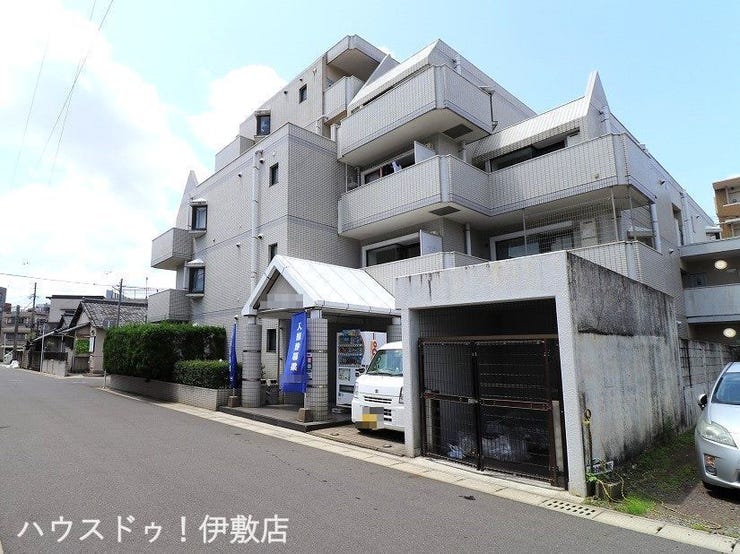 【外観】
【外観写真】
・城西中学校まで徒歩3分
・鹿児島中央駅まで徒歩14分
・人気の平坦地