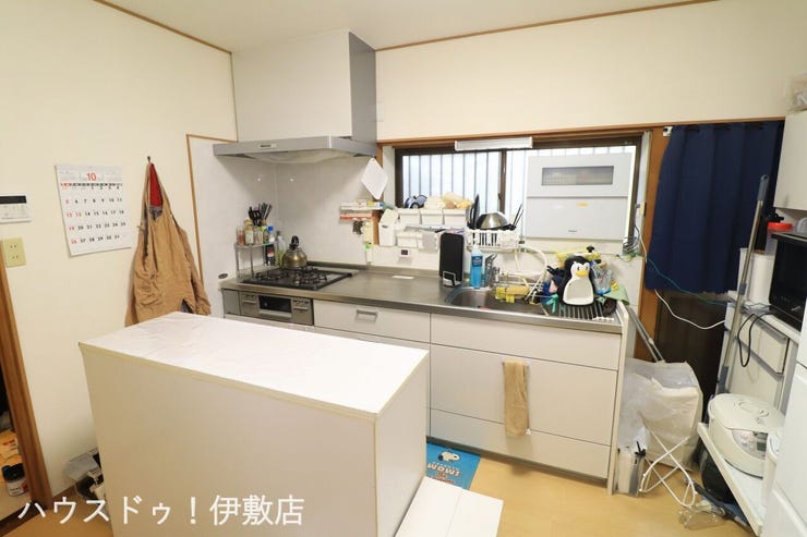 【ダイニングキッチン】
窓付きのキッチンで明るいです!