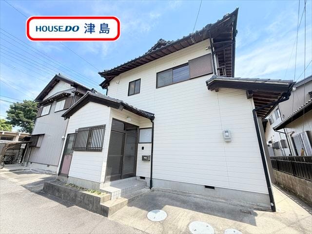 【外観】
佐屋西小学校・佐屋中学校エリア。1990年9月築4LDK+S。2017年にキッチン・浴室・トイレ、天井・壁、外壁などリフォーム済。