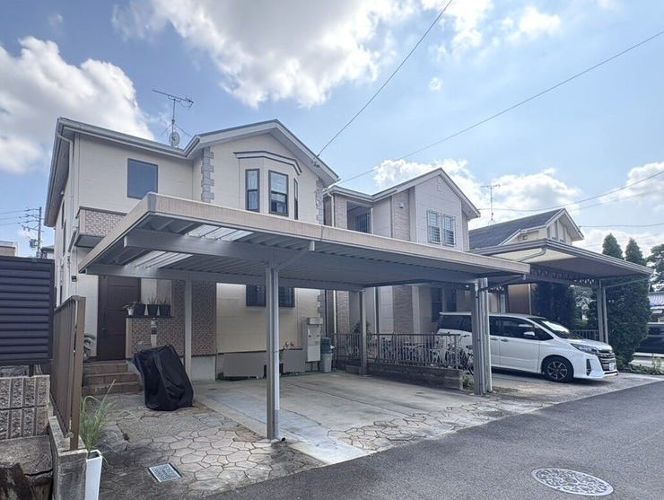 ◇外観写真◇
こオーナーチェンジ物件となるため、入居中につき、購入翌日から家賃収入スタート!手間なく資産運用を始められます。