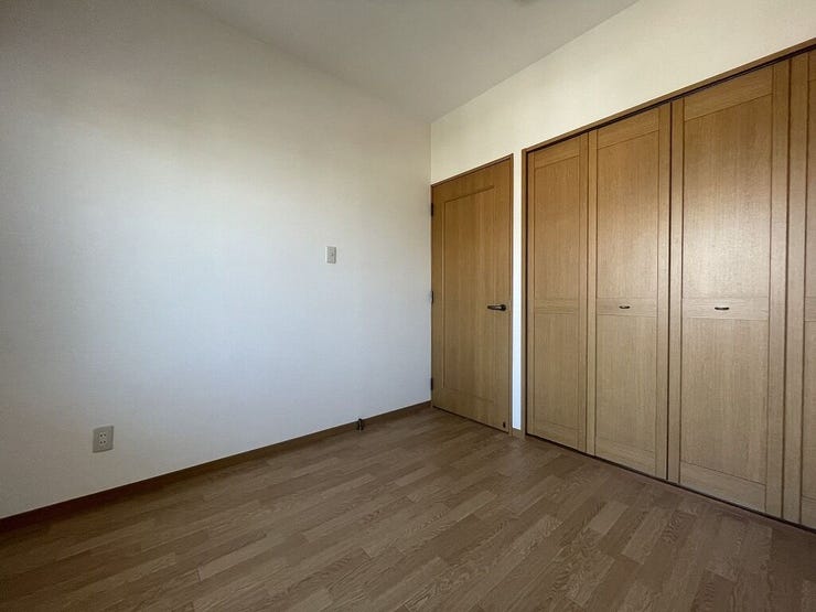 【Storage】
5.1帖の洋室♪収納も完備しております!