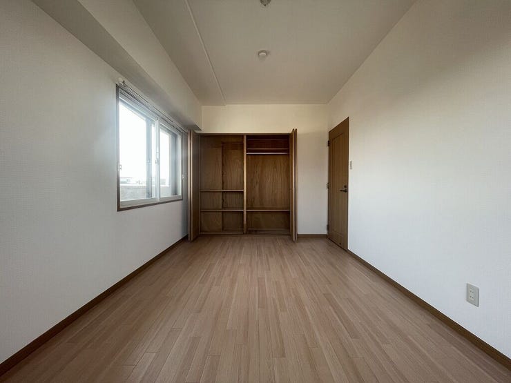 【private room】
広々とした8.3帖洋室です1