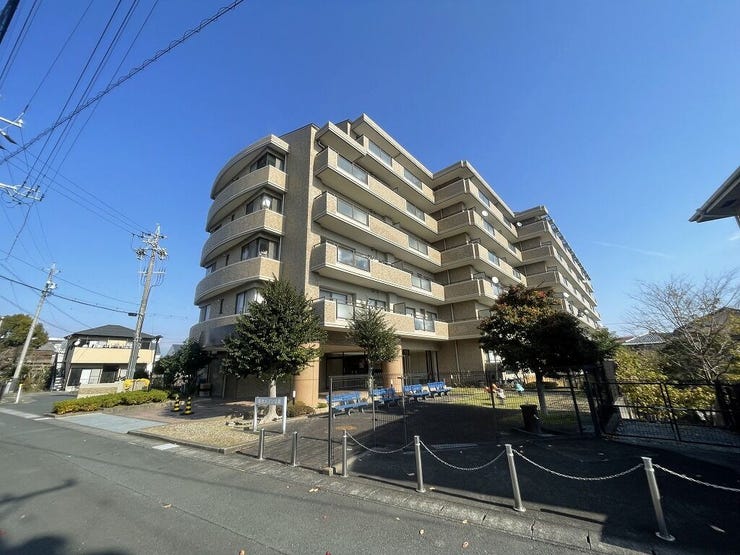 【外観】
【appearance】
高台エリアに位置するマンション!
スーパーや病院、銀行など利便性も◎