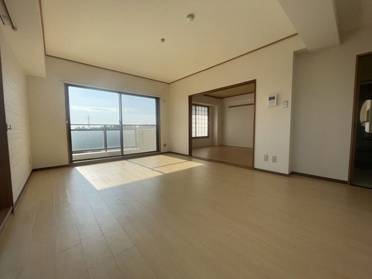 【living room】
角部屋のため通風や日当たり、眺望も良いです♪