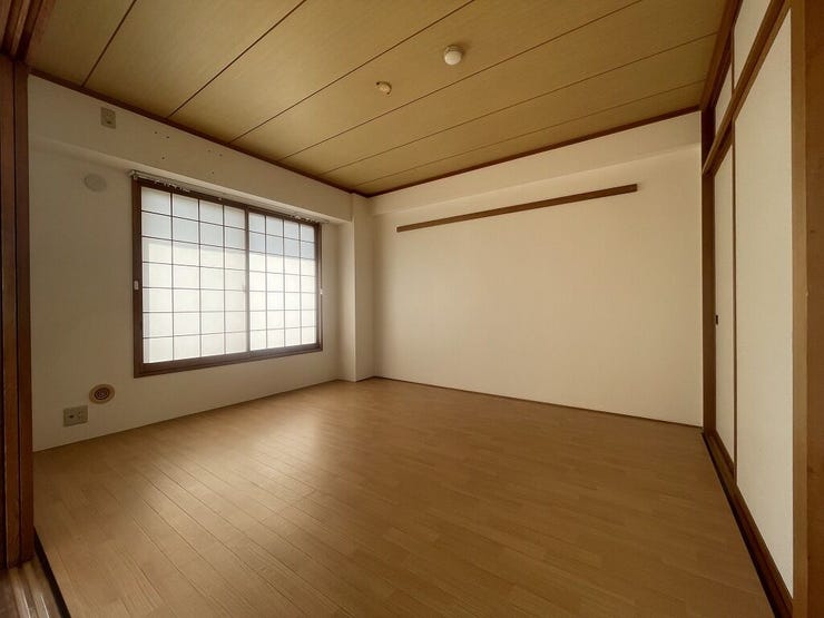 【private room】
リビング横の和室です!寛ぎの空間としてご利用ください。