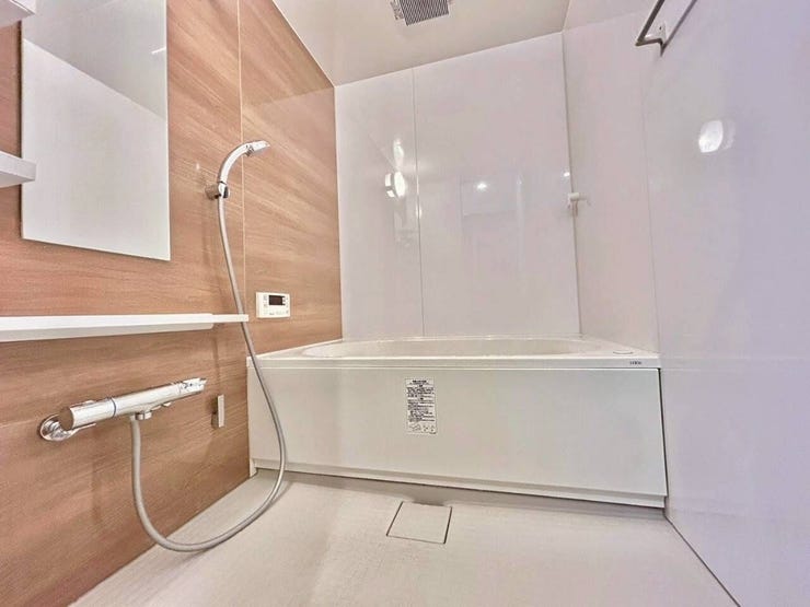 ◇浴室◇
毎日の疲れを癒す場所だからこその、シンプルで落ち着いた空間となっています。浴槽にゆっくりと身を沈め深く瞑想をすれば、また新たな活力が湧いてきます。