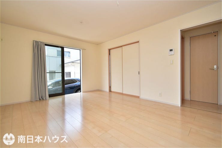 大明丘３丁目 中古戸建 大明丘３丁目／２区画 【リビング】16帖のリビングです！南向きの窓から明るい日が差します♪