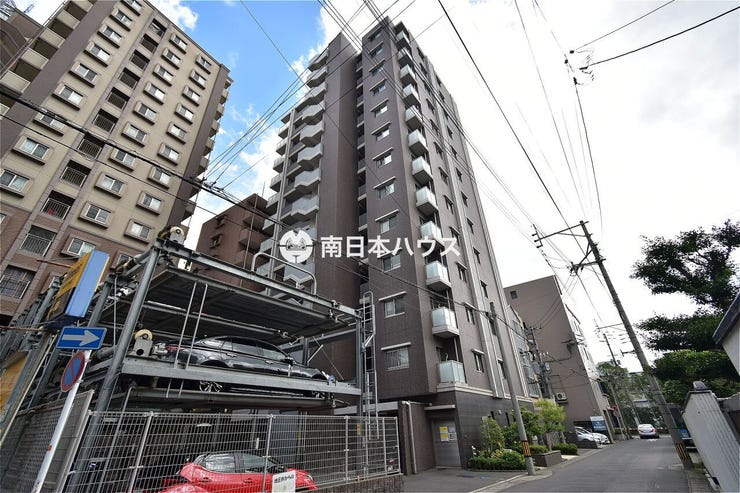 加治屋町 レクシア加治屋町ミドレジデンス 【レクシア加治屋町ミドレジデンス】
鹿児島市加治屋町にある全36戸のマンションです！
市電/高見馬場電停まで徒歩4分など生活利便良好な立地です♪