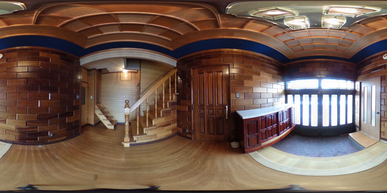住宅用の玄関と廊下の360度写真です。