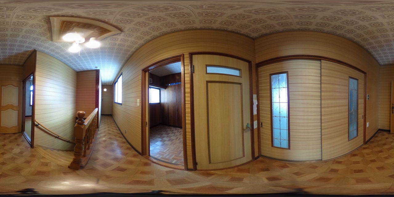 住宅の2階へ上がった時の360度写真です。