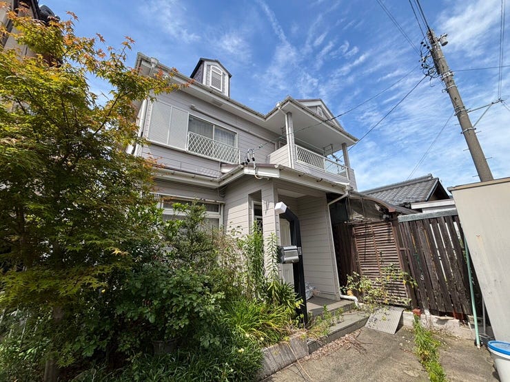 【外観】
◆南向きにつき陽当り良好!
◆屋根裏収納有り
