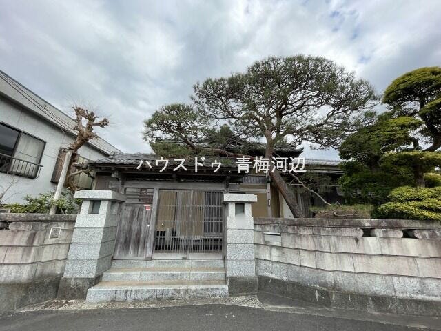 【外観】
約280坪超のゆとりある敷地に広がる、四季を感じる本格庭園付きの平屋住宅です。