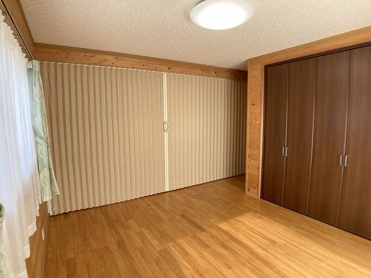 2階南西側洋室(別角度から)