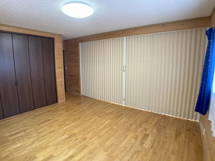 2階南東側洋室(別角度から)