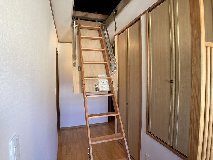 屋根裏収納