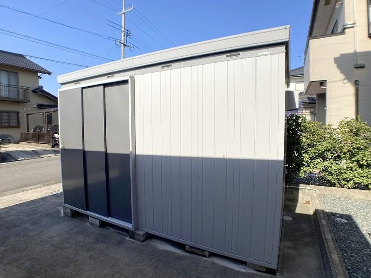 駐車場側の外部物置