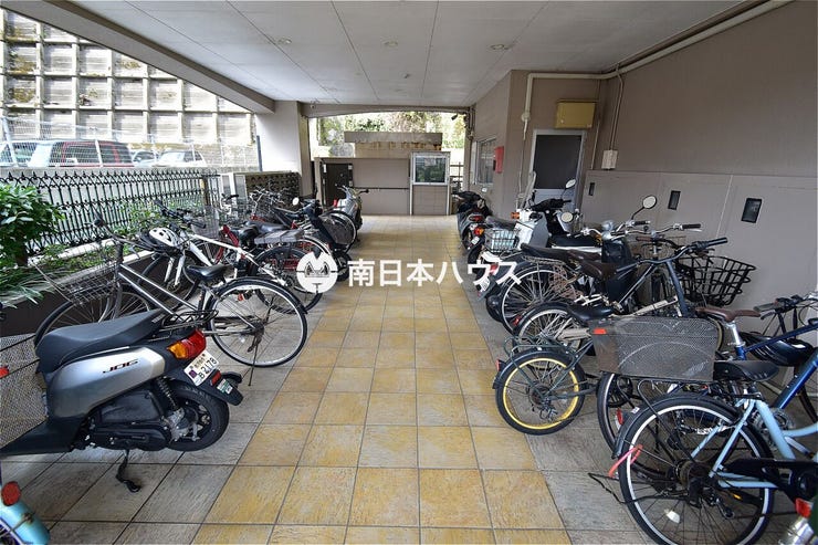 清水町 ロイヤルメゾン祇園之洲 【ロイヤルメゾン祇園之洲の駐輪場】月の使用料金はありませんが、シール代として初めに300円かかります。