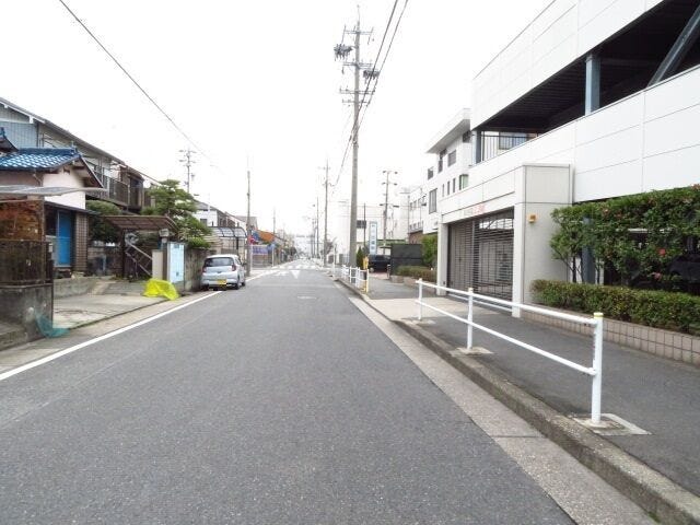マンション北側前面道路です。