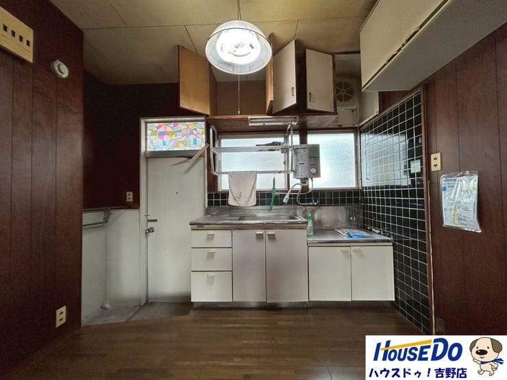 ■リフォームのご相談も承ります。
「壁紙をかえたい!」「お風呂やトイレは新品に交換したい!」など、お客様のご希望、予算をヒアリングさせて頂きながらご提案致します。
お気軽にご相談ください。