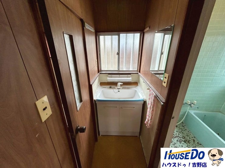 ■リフォームのご相談も承ります。
「壁紙をかえたい!」「お風呂やトイレは新品に交換したい!」など、お客様のご希望、予算をヒアリングさせて頂きながらご提案致します。
お気軽にご相談ください。