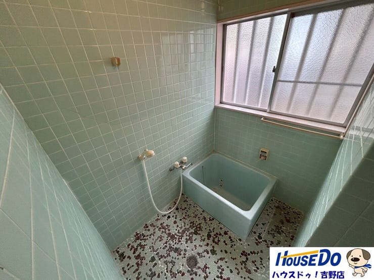 ■リフォームのご相談も承ります。
「壁紙をかえたい!」「お風呂やトイレは新品に交換したい!」など、お客様のご希望、予算をヒアリングさせて頂きながらご提案致します。
お気軽にご相談ください。