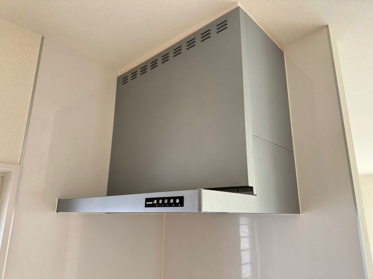 キッチン時間を心地よくする、機能的なレンジフードです!
