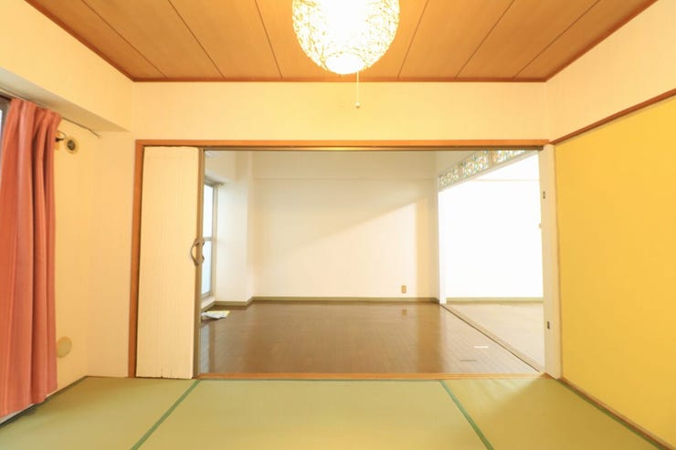 【和室6帖】
「他社で住宅ローンに落ちてしまった」「車のローンが残っている」など、住宅ローンでお困りの方はぜひ一度弊社までご相談ください。