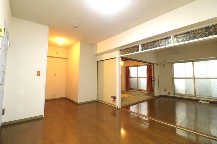 【ダイニングキッチン】
続き間になっており、開放感のある空間