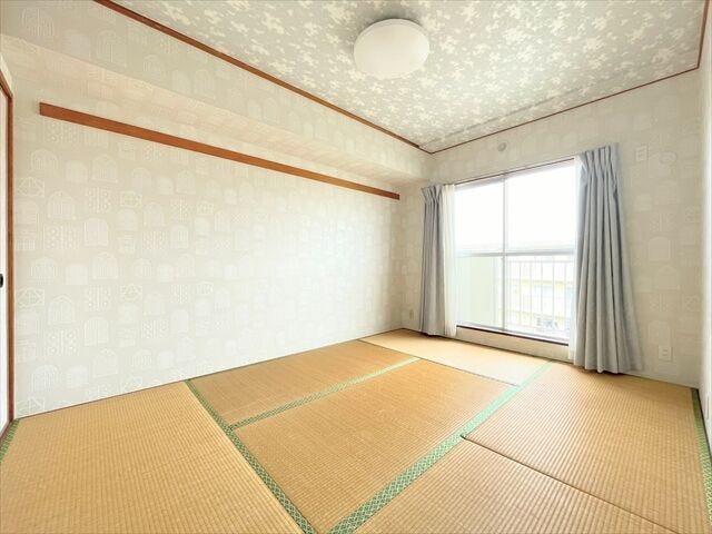 来客時に座布団を出せば応接間になり、布団を敷けば来客用の寝室にもなります。
親族や友人が泊りがけで遊びに来られるようなご家庭では、客間として重宝するはずです。