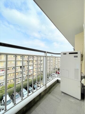 仕事中の気分転換のスペースとして活用できそうです。
人を感知するセンサー付きの照明の設置を検討してもいいでしょう。