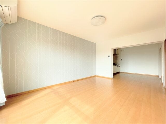 広々とした空間にスッキリと家具を配置すれば、
いつでも片付いた状態をキープできます。